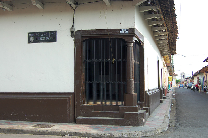 León