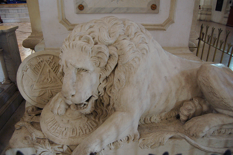 León